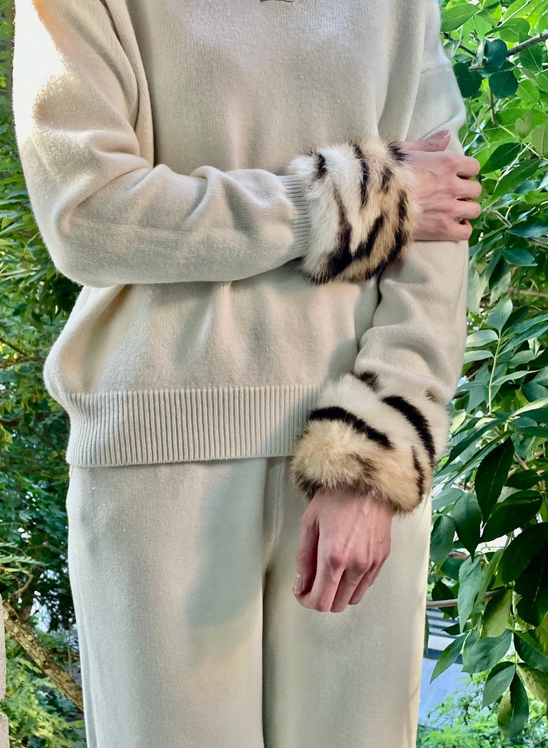 Slap on cuffs / Fur bracelets / Wristband - 手链/手环 - 其他材质 多色