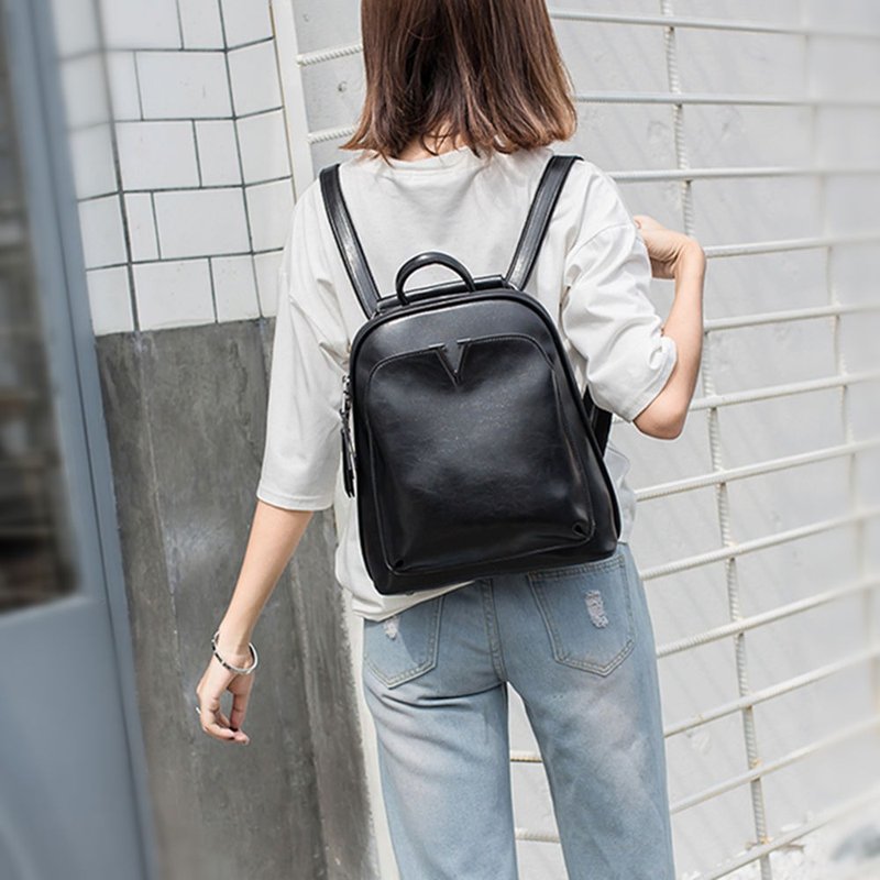 简约复古皮包 能 側背+斜背+后背包  旅行包 生日礼物 客制刻字 - 后背包/双肩包 - 真皮 黑色