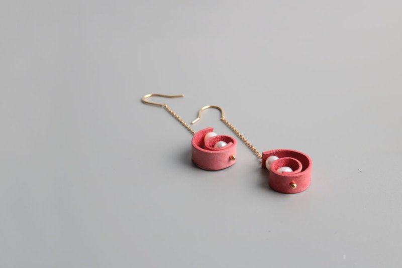 何非OPHIR HE植鞣革头层牛皮手工绘画染耳饰 粉色思绪 - 耳环/耳夹 - 真皮 