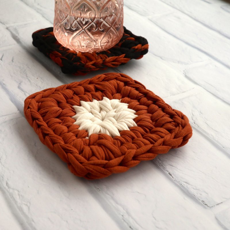 正方 自然系  布条手工钩织杯垫 隔热杯垫 米白 & 啡 礼物订制 - 杯垫 - 棉．麻 绿色