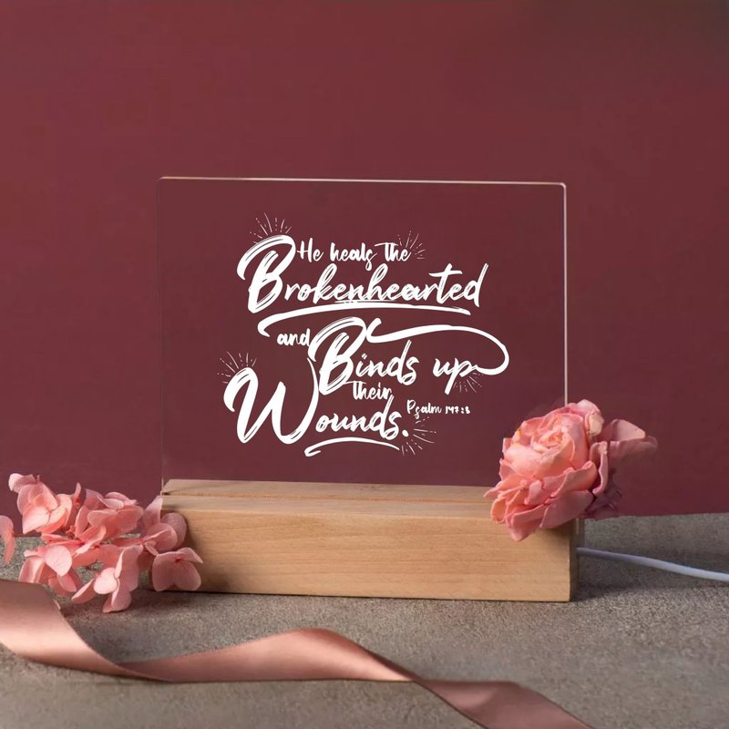 医好伤心的人 诗篇 147:3 恩典之光 圣经经文 LED 灯 经文礼物 - 灯具/灯饰 - 压克力 白色