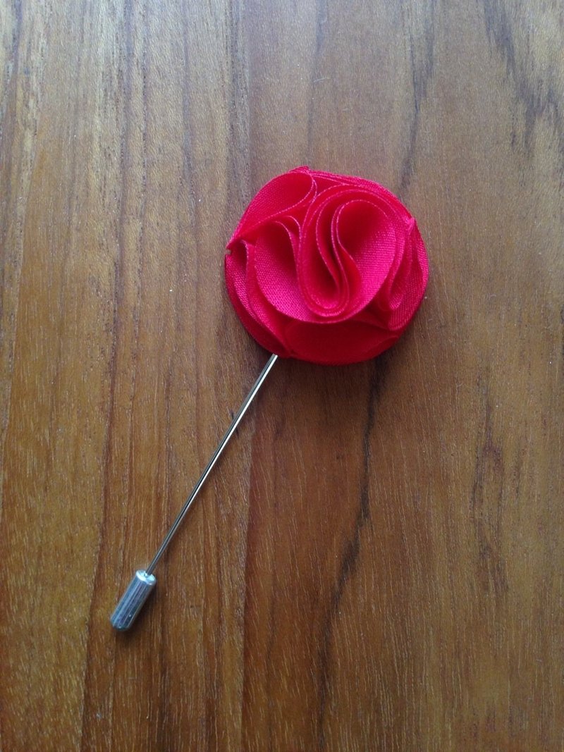 Red Corolla Lapel Pin - 胸针 - 其他材质 红色