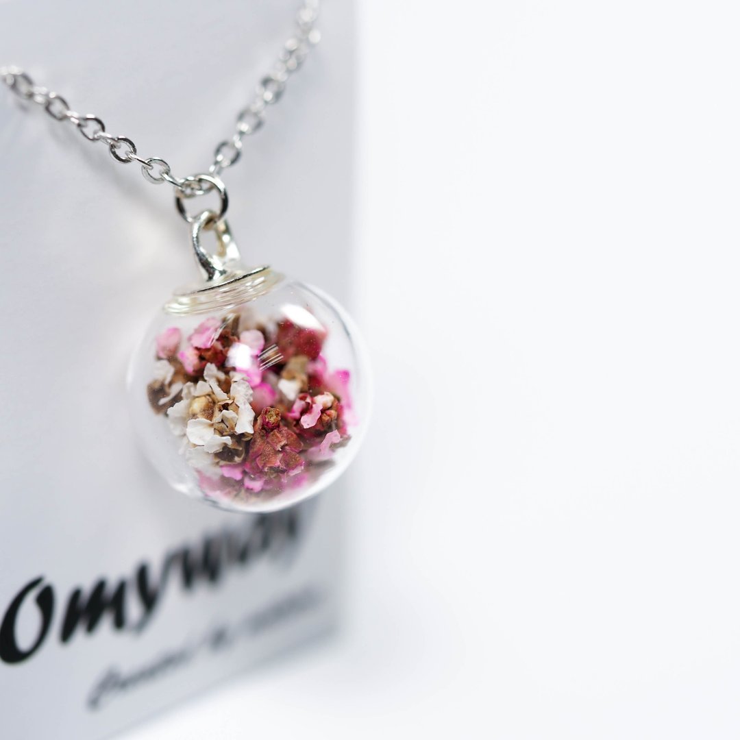爱家作-OMYWAY粉红钻石花干花永生花玻璃球饰物颈链1.4cm - 颈链 - 玻璃 白色