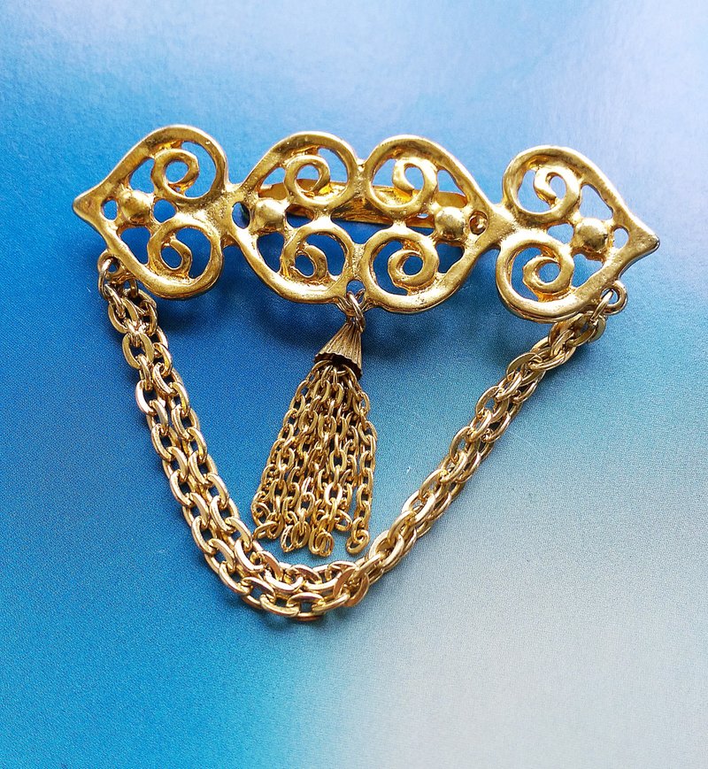Vintage Jewelry 西洋古董饰品 金色调 垂坠 流苏 篓空藤纹 别针 - 徽章/别针 - 其他金属 金色