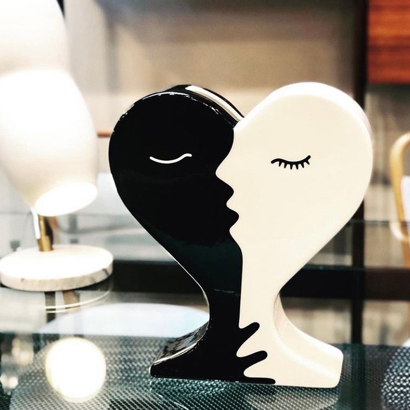 TOT COR 西班牙手工艺术花瓶 爱之吻 El beso情人节礼盒 - 花瓶/陶器 - 瓷 黑色