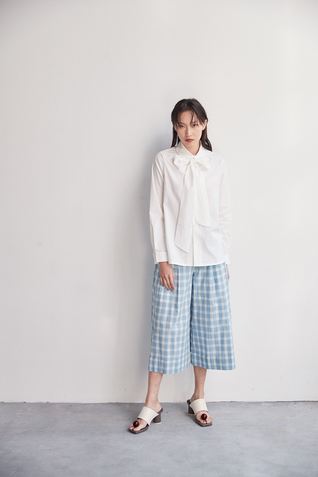 白色长袖领带上衣 - 女装衬衫 - 棉．麻 