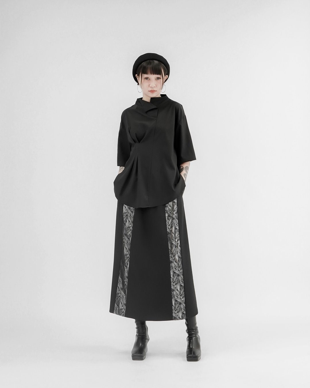 MUKK DESIGN 立领五分袖下摆不规则上衣 - 女装上衣 - 聚酯纤维 黑色