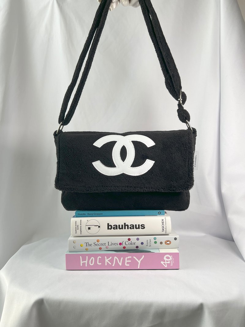 Jennie同款 Chanel VIP gift bag 啤啤熊毛绒黑色斜孭袋侧背包 - 侧背包/斜挎包 - 其他材质 黑色
