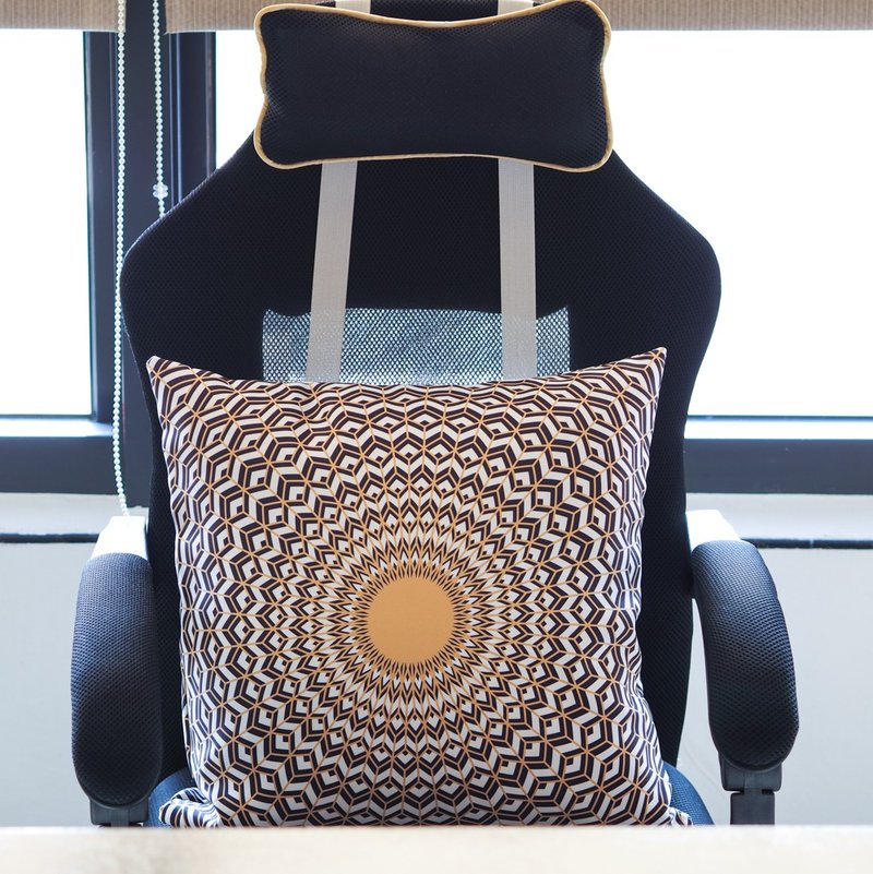 金色菱格纹几何图案抱枕(45cmX45cm) - 枕头/抱枕 - 聚酯纤维 多色