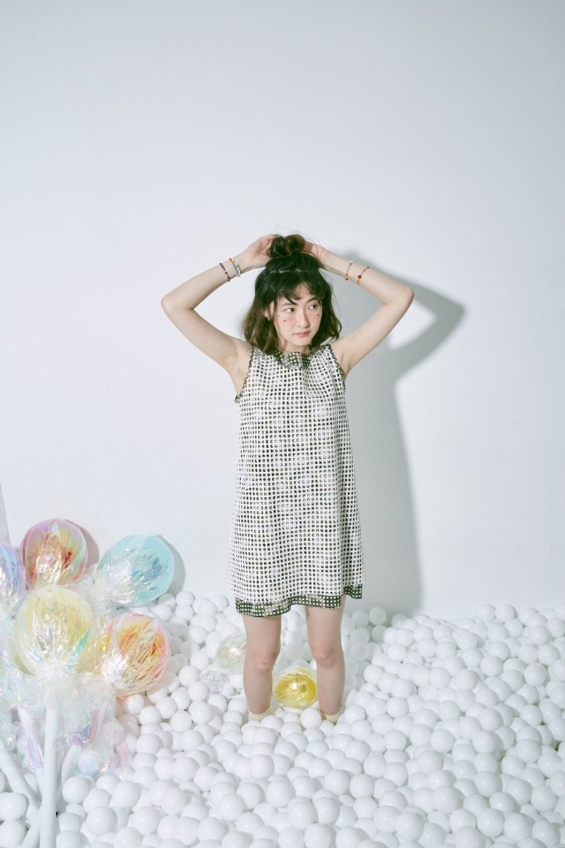 ‘订购前请私讯询问’篓空两件式背心洋装（只剩一件改短的，娇小的人可当洋装，比较高的可当长版上衣） - 洋装/连衣裙 - 棉．麻 绿色