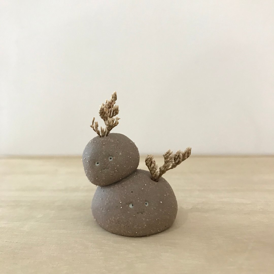 BUGS | 迷你花器 | 桌上风景 | 香薰油扩香石 | 陶土摆饰 | B10 - 花瓶/陶器 - 陶 咖啡色
