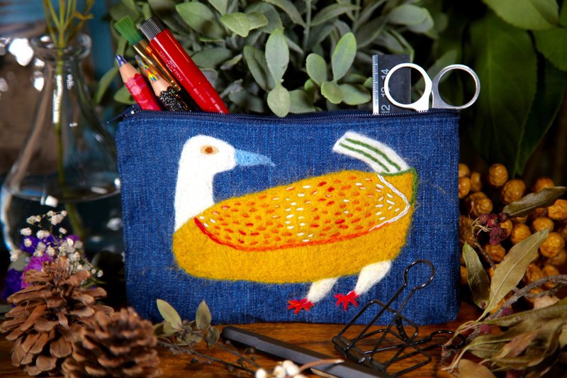 Wool Felt - Yellow Ducky tool bag 手工黄色野鸭羊毛毡袋 - 铅笔盒/笔袋 - 其他材质 多色