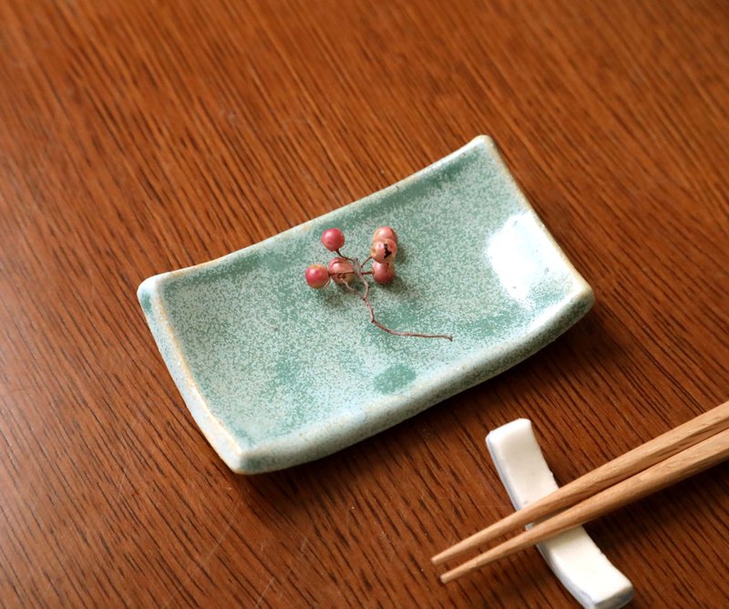 Jade crystal glaze Rectangular mamezara - 浅碟/小碟子 - 陶 绿色