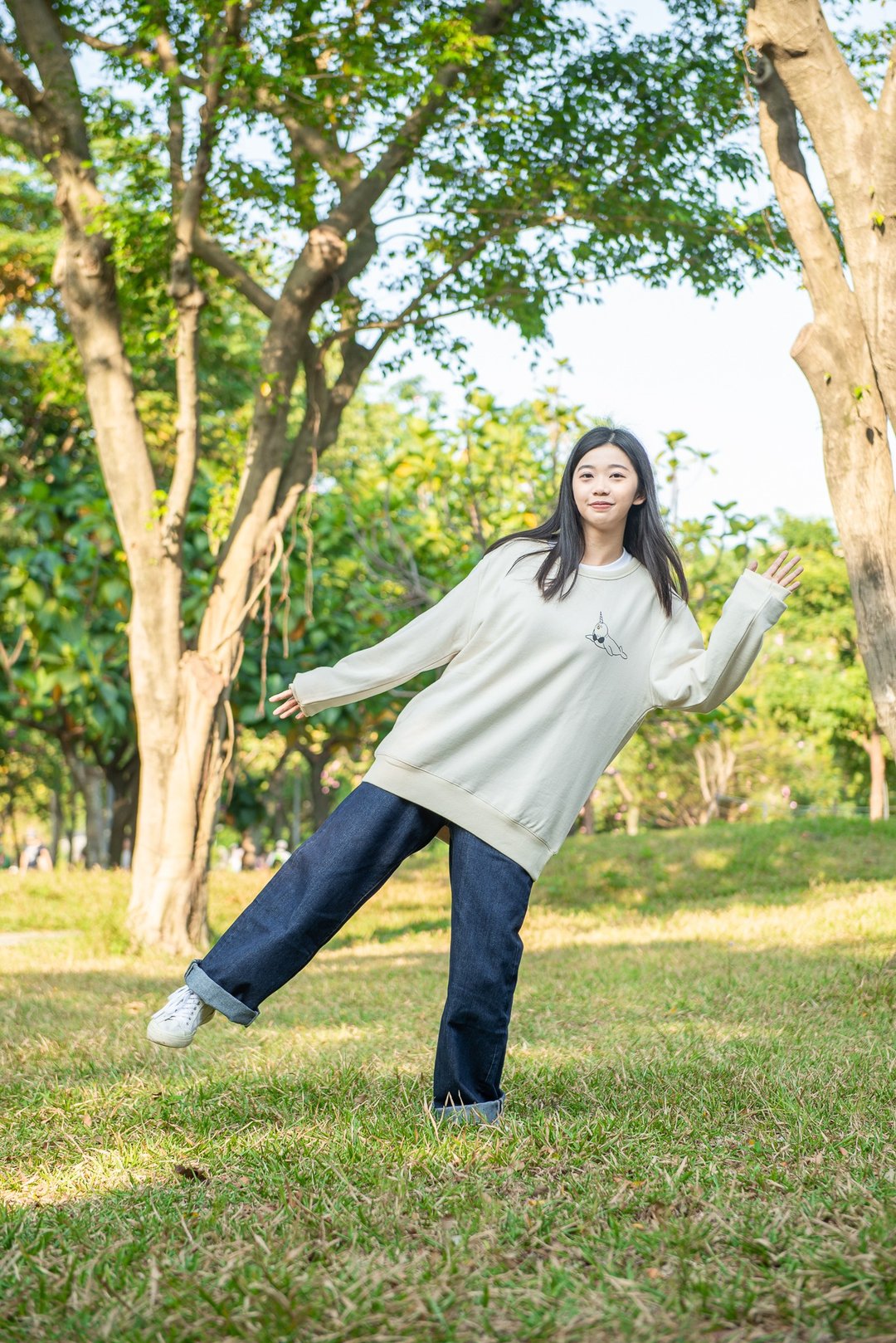 穿比基尼的不明动物 OVERSIZE 中性纯棉圆领大学 T - 女装 T 恤 - 棉 白色