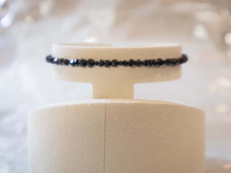 黑尖晶-八月诞生石 925 SILVER切面黑尖晶2-3mm- 细致手链 - 手链/手环 - 半宝石 黑色