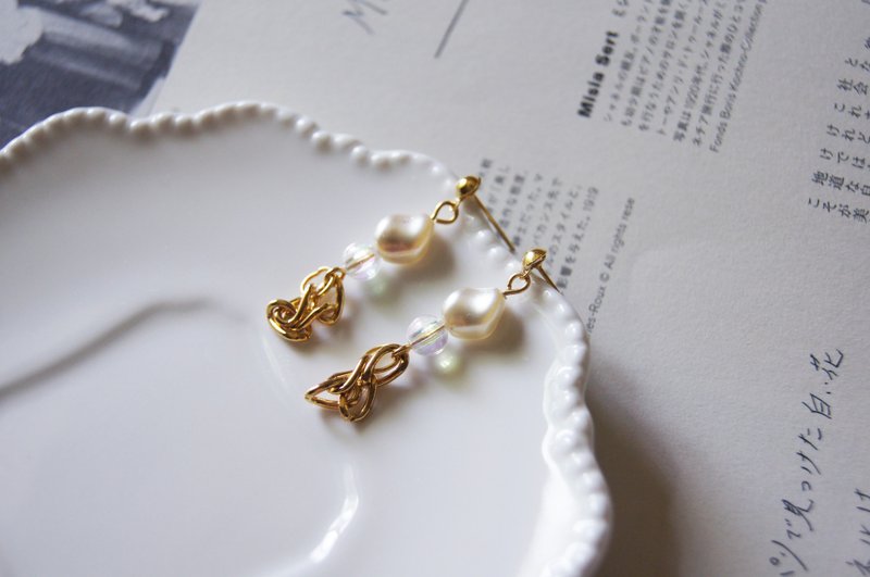 mint neiff I 迷幻珍珠金链小坠耳环 穿式/夹式 - 耳环/耳夹 - 其他金属 金色