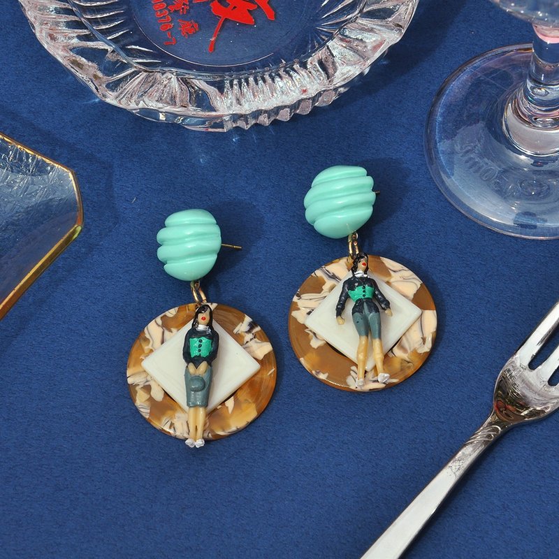 气质柜姐小人耳环/ 压克力耳环/ 百合款 - 耳环/耳夹 - 压克力 