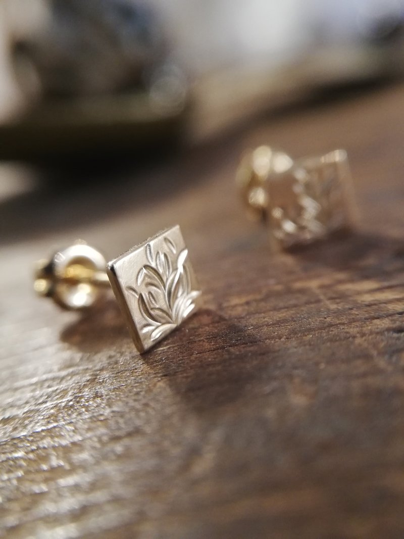 18K Gold Handmade Stud Earrings Square Gold Earrings - 耳环/耳夹 - 贵金属 金色