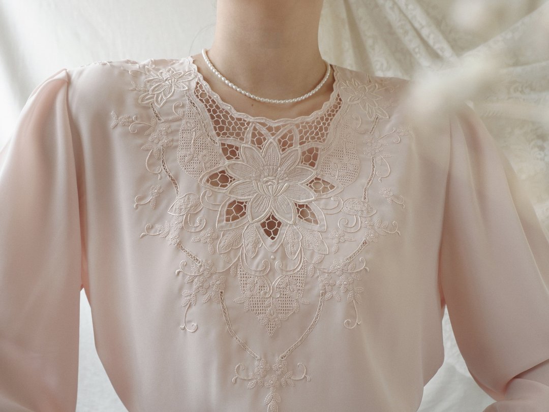 Vintage Pastel Pink Long Sleeves Blouse With Embroidered Lace - 女装上衣 - 聚酯纤维 粉红色