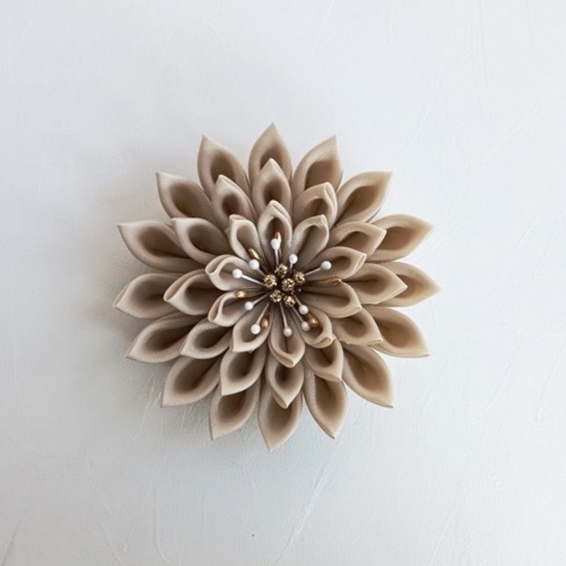 胸针胸花沙米色旋钮作品 - 胸花/手腕花 - 棉．麻 卡其色