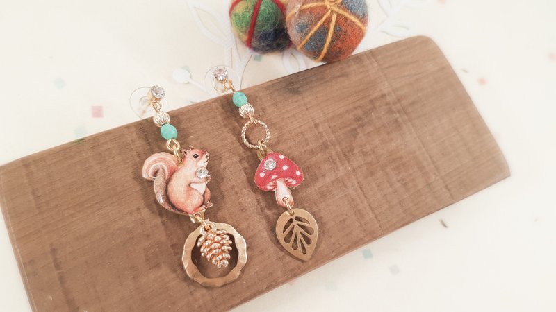 | 森林漫游 | 小松鼠寻蘑菇设计款耳环 - 耳环/耳夹 - 其他材质 