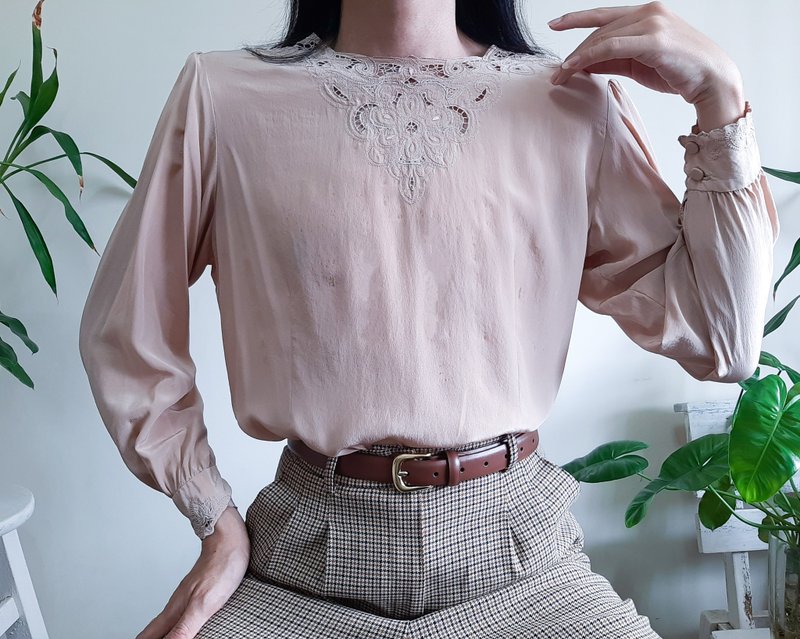 复古款100%真丝衬衫 手工刺绣泡泡袖 后背纽扣设计 尺码S-M - 女装上衣 - 丝．绢 咖啡色