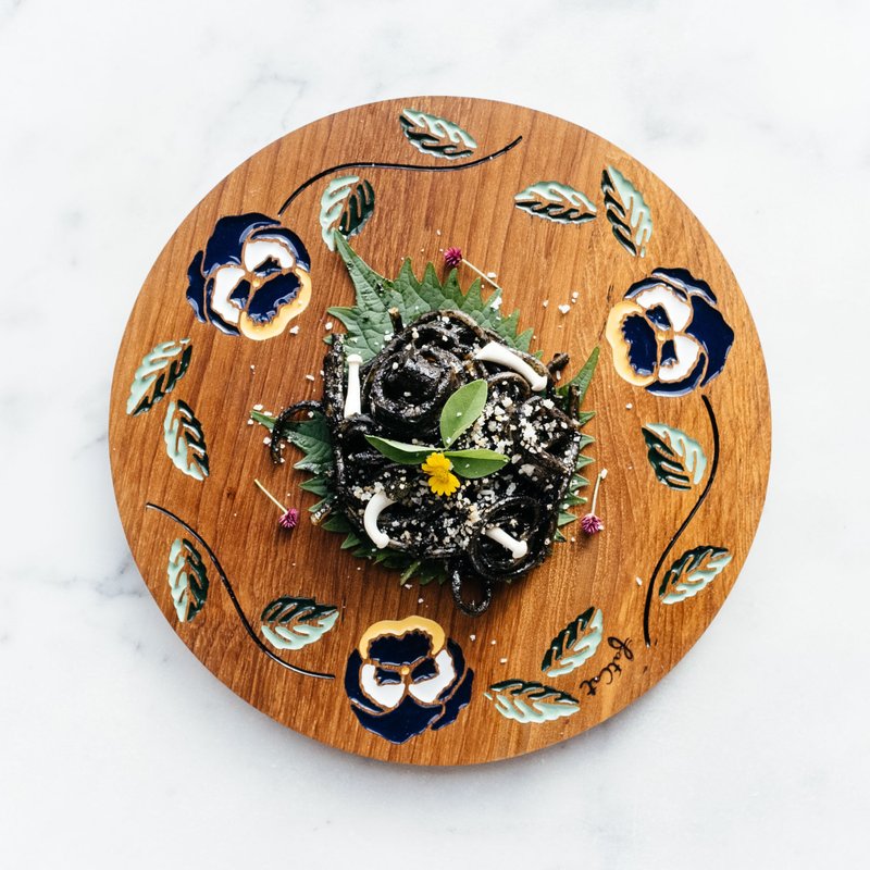 Pansy Crown Teak Plate (Dark Blue) - 浅碟/小碟子 - 木头 咖啡色