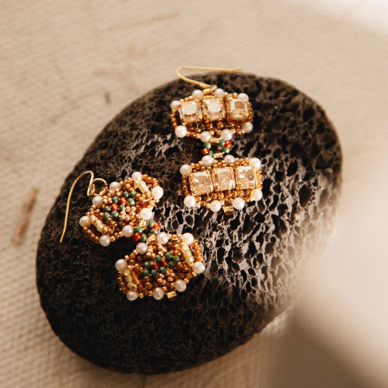 Haus Habsburg Earrings 布斯堡王朝耳环 - 耳环/耳夹 - 玻璃 金色