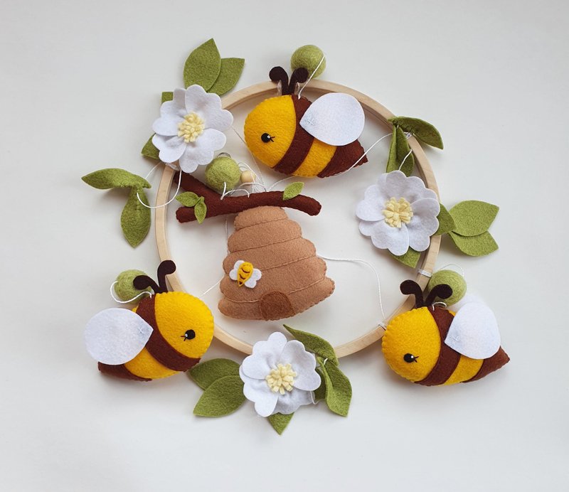 Bee baby mobile, forest mobile, flowers mobile, bee nursery, farm mobile - 满月礼盒 - 环保材料 