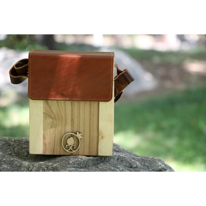 Handmade wooden bag.russian and almand wood and cow leather.has a pomegranate la - 手提包/手提袋 - 木头 