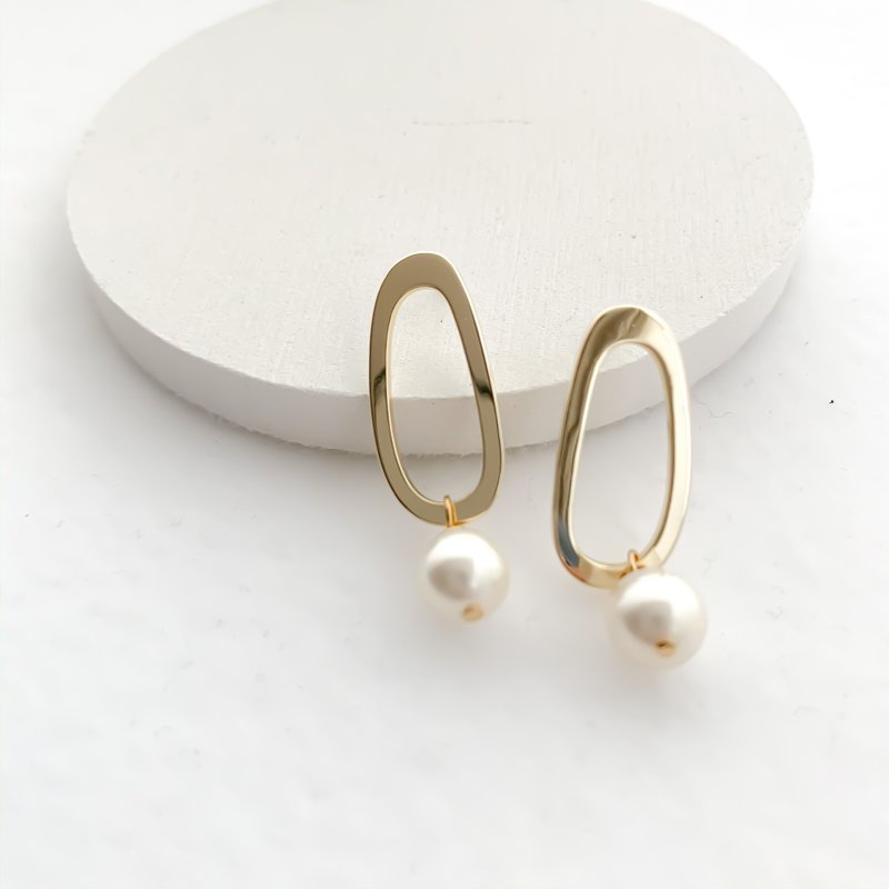 oval circle shell pearl pierces / nohole oval-shaped rare pearl-colored earrings earrings - 耳环/耳夹 - 其他金属 金色