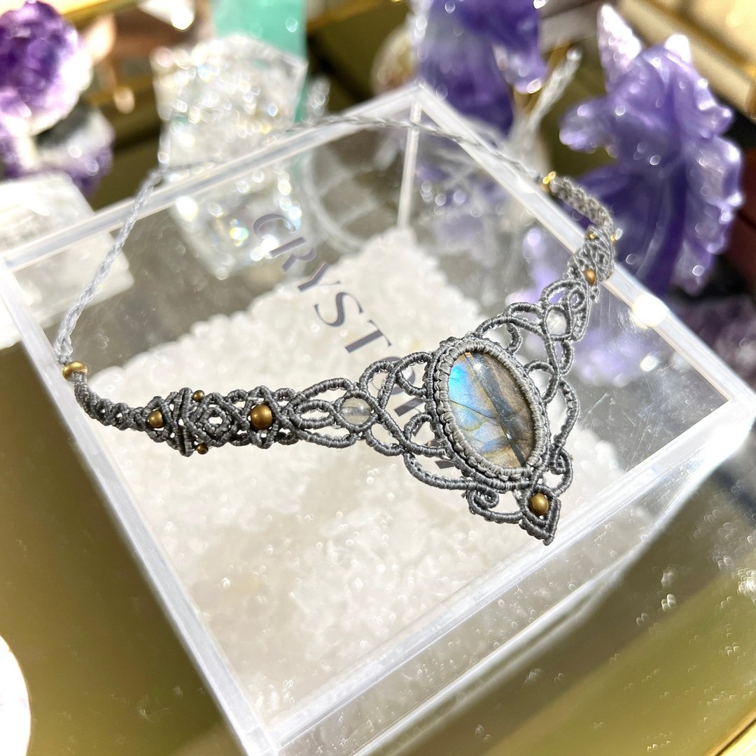 Crystoria Stone | Macrame | 南美蜡线 | 项链 | 蓝光拉长石 - 项链 - 宝石 灰色