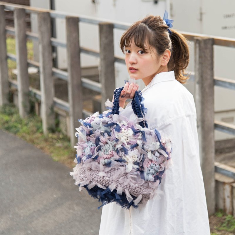 咲き编み花漾编织篮 Akogare | 渐层混色 - 手提包/手提袋 - 聚酯纤维 灰色