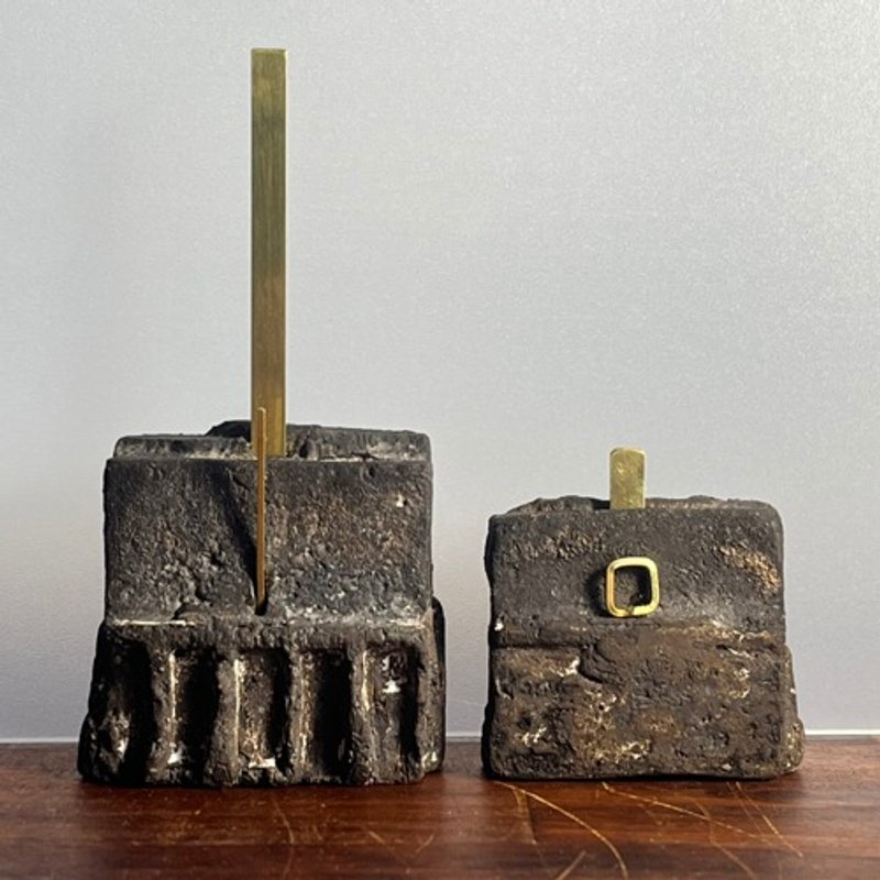 Pinkoi 代购 -  (2024年重新上市)黑釉黑泥色“褶”方形迷你陶瓷娃娃 - 摆饰 - 陶 