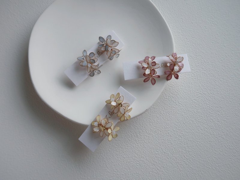 清新小花儿 耳环 -缤纷可爱 手作水晶花树脂饰品 新娘/伴娘配饰 - 耳环/耳夹 - 树脂 多色