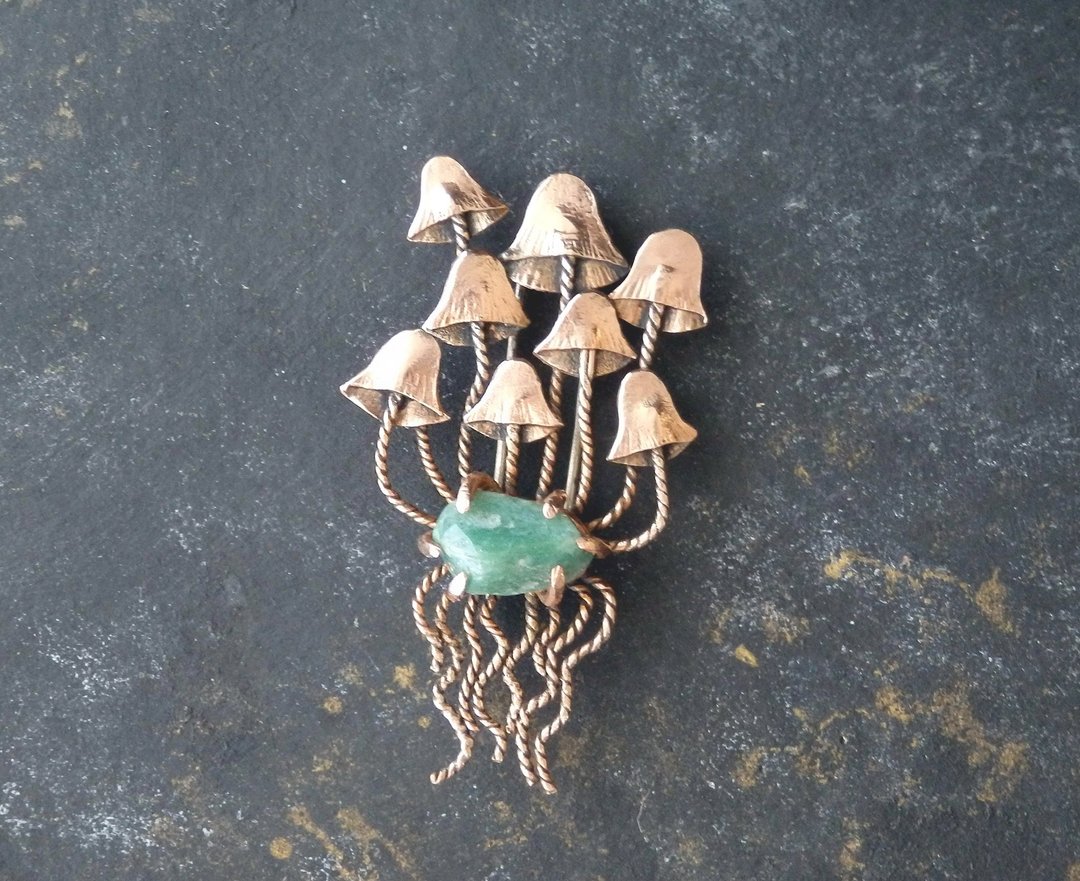 Mushroom toadstool jewelry brooch pin with jade - 胸针 - 铜/黄铜 绿色