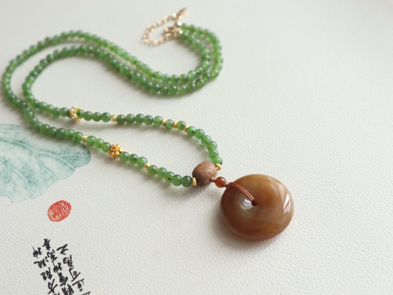 天然糖料和田玉平安扣吊坠搭配碧玉项链 料子凝实细腻 平安喜乐 - 项链 - 玉石 