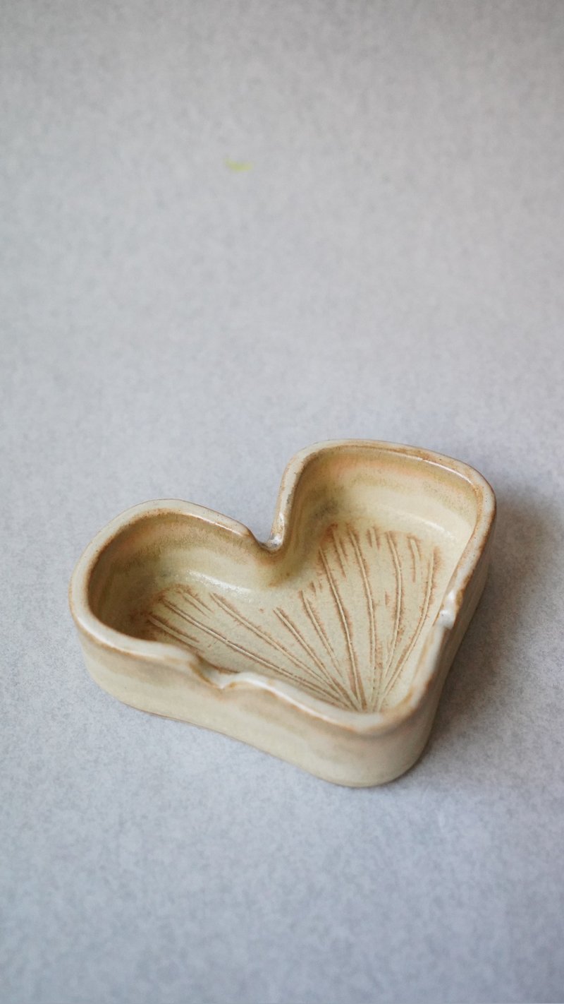 • 米粒出陶中 • 089 金光银杏 - 烟灰缸 - 香薰/精油/线香 - 陶 黄色