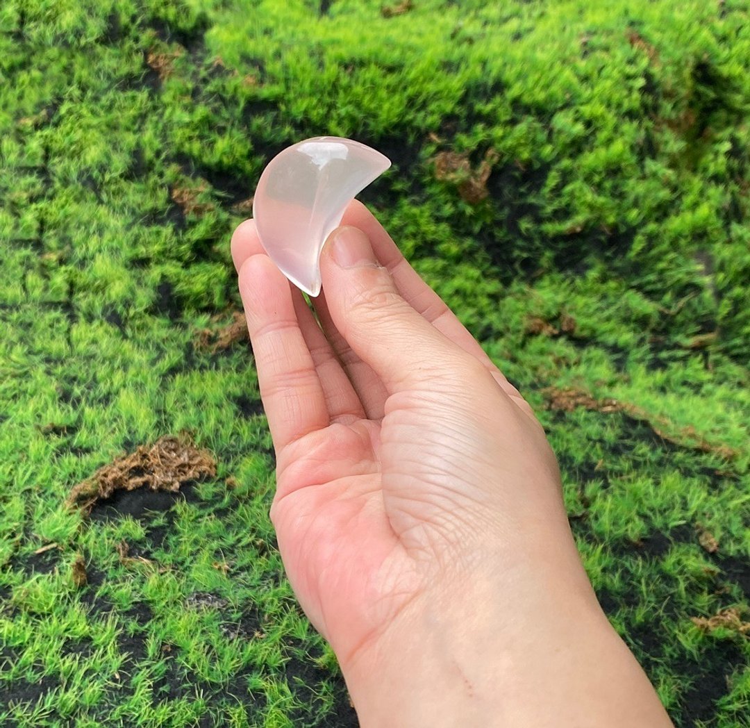 天然冰透体彩虹粉晶月亮  旺姻缘 旺人缘 快速出货 能量摆饰 - 摆饰 - 水晶 粉红色