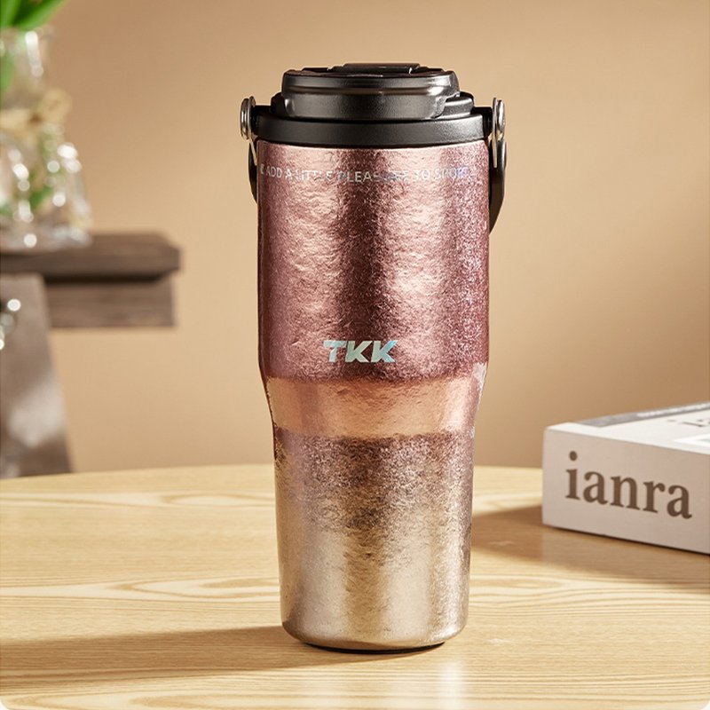 【TKK】悦界时尚拎拎杯 纯钛Ti 冰霸杯 700ML-钛粉金(礼盒组) - 水瓶/水壶 - 不锈钢 粉红色