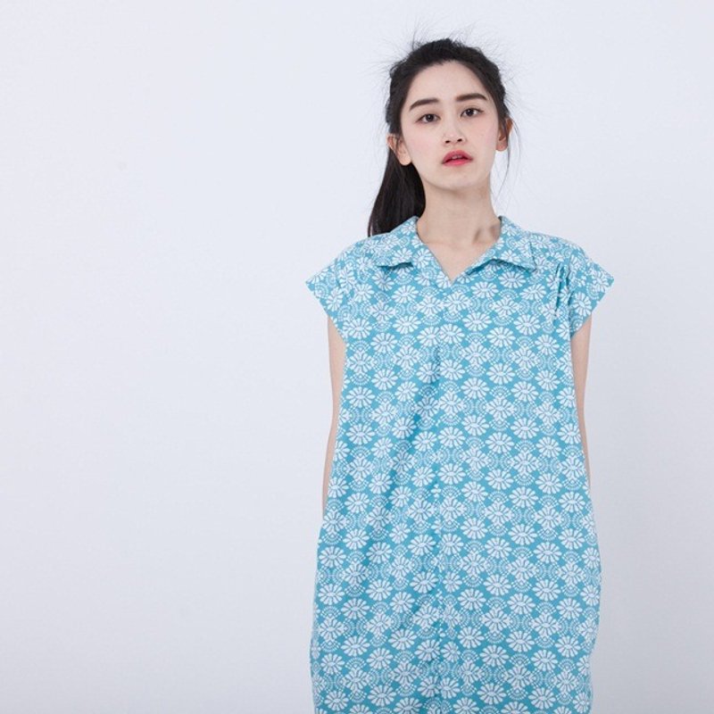 Jessie 痕迹半襟洋装/蓝拓花 - 洋装/连衣裙 - 棉．麻 蓝色