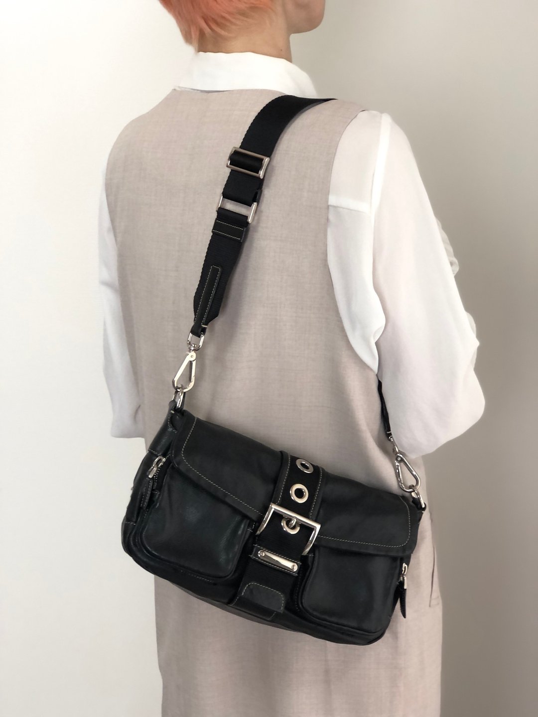 【日本直送 名牌中古包】PRADA 普拉达 侧背包 黑色 品牌扣 皮革 双口袋 肩背包 vjewiz - 侧背包/斜挎包 - 真皮 黑色