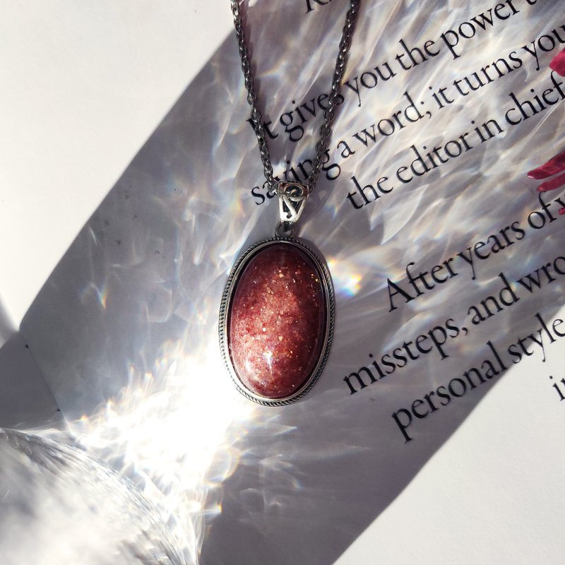 霞染  925银星光红草莓晶复古钛钢项链 中性款红色东菱玉机会之石 - 项链 - 水晶 红色