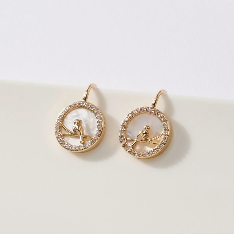 弦月小鸟母贝锆石耳环(共2色) - 耳环/耳夹 - 铜/黄铜 