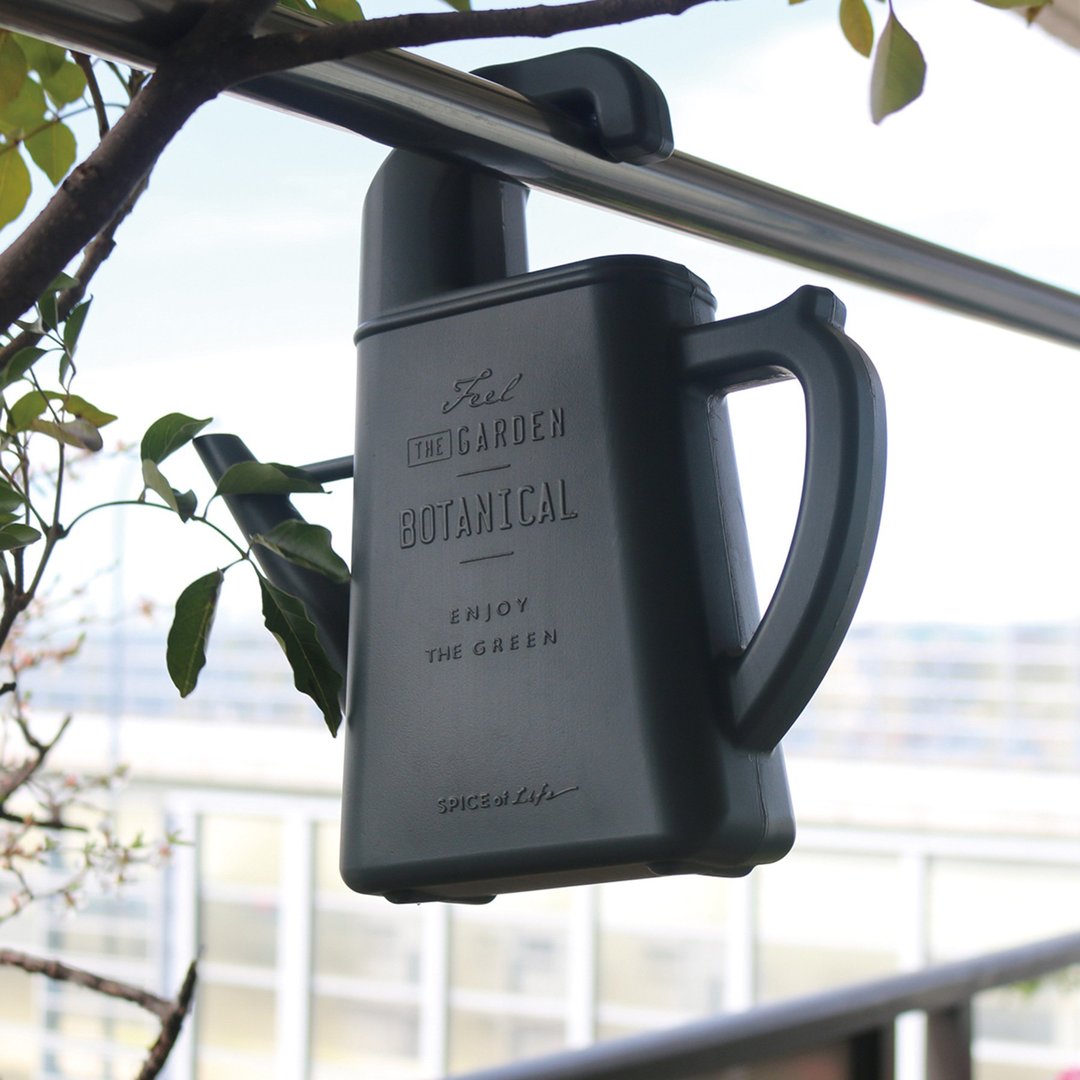 【SPICE】日本园艺 可吊挂园艺浇水壶- 深灰色 (1.7L) - 植栽/盆栽 - 塑料 灰色
