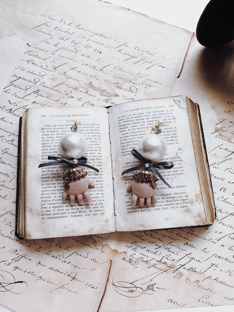 大珍珠蝴蝶结手手耳环 - 耳环/耳夹 - 其他材质 白色