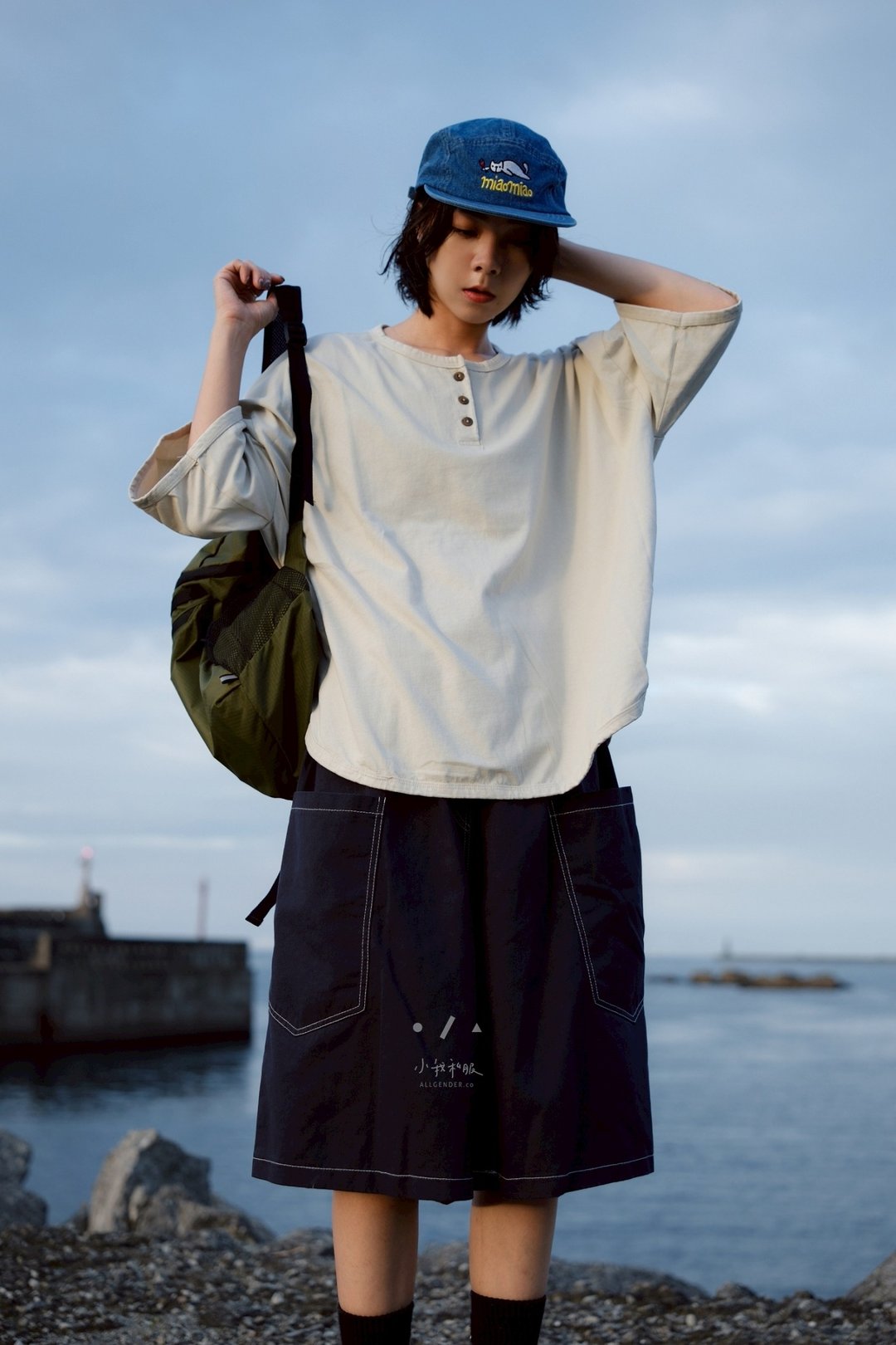 小木偶三扣圆弧小宽TEE - 3色 - 杏色 - 女装 T 恤 - 棉 白色
