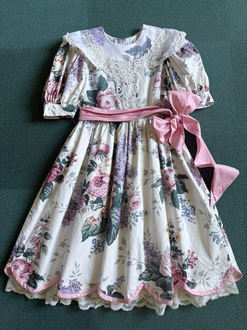 蕾丝翻领宫廷袖 波浪裙摆 粉色腰带古董娃娃洋装 大童 - 洋装/连衣裙 - 棉．麻 