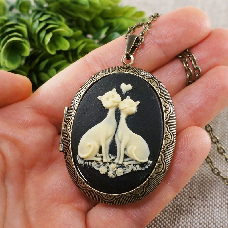 Ivory on Black Cat Cats Cameo Brass Photo Locket Kitten Pendant Necklace Jewelry - 项链 - 其他材质 黑色