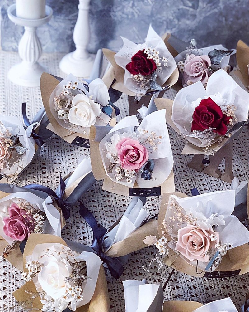 巴黎小花束/毕业季小花束/员工礼物/婚礼小物/告白花束 - 干燥花/捧花 - 其他材质 